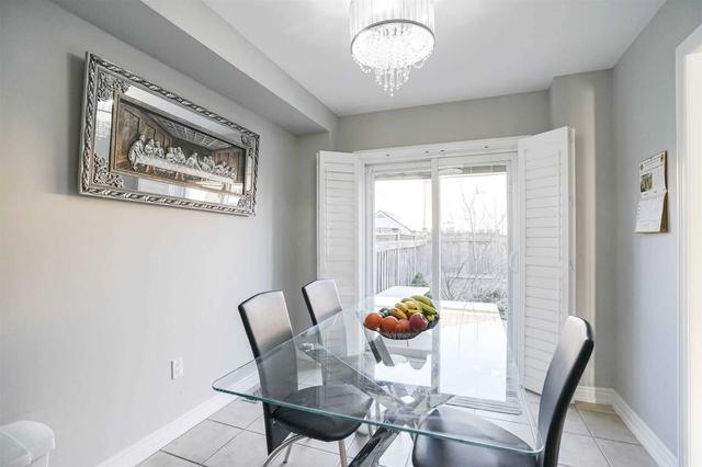 27 Manordale Cres, House semidetached with 3 bedrooms, 3 bathrooms and 4 parking in Vaughan ON | Image 7