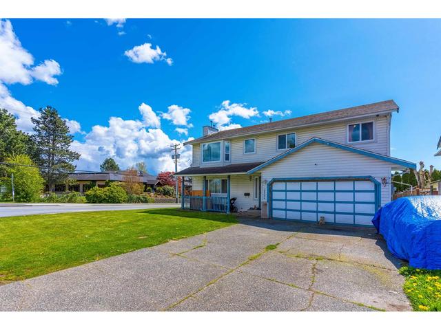 18796 56b Avenue, House detached with 5 bedrooms, 3 bathrooms and 6 parking in Surrey BC | Image 1