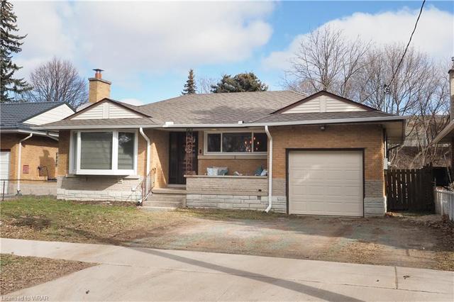 340 Dumfries Avenue, House detached with 3 bedrooms, 2 bathrooms and 3 parking in Kitchener ON | Image 1