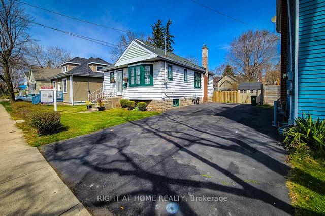 98 Royal Ave, House detached with 3 bedrooms, 1 bathrooms and 5 parking in Hamilton ON | Image 23