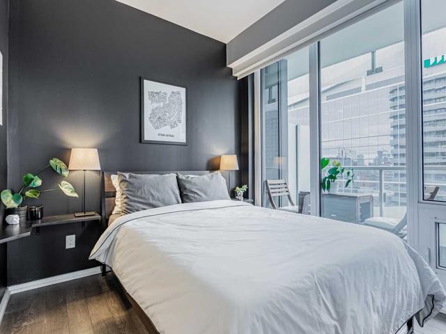 1809 - 197 Yonge St, Condo with 3 bedrooms, 2 bathrooms and 1 parking in Toronto ON | Image 7
