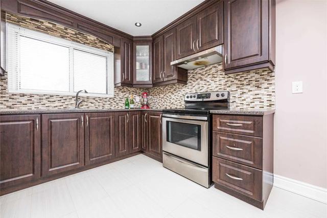 100 Carleton Pl, Townhouse with 3 bedrooms, 2 bathrooms and 2 parking in Brampton ON | Image 32