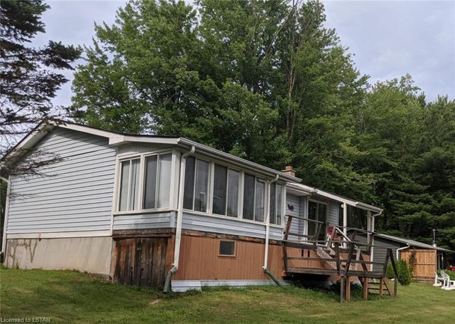 1004 Bagley Road, House detached with 2 bedrooms, 2 bathrooms and null parking in Gravenhurst ON | Image 2