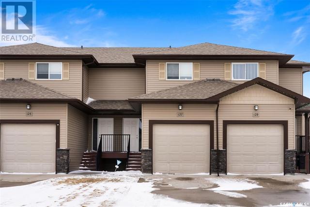 127 Plains Circle, House attached with 3 bedrooms, 3 bathrooms and null parking in Pilot Butte SK | Image 2