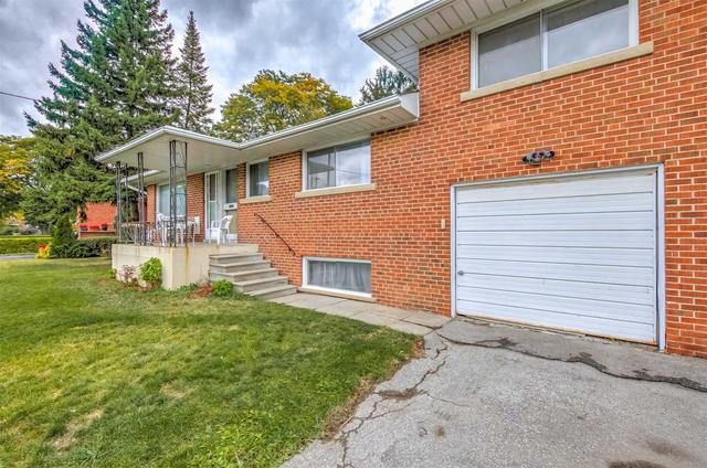 146 Yorkview Dr, House detached with 3 bedrooms, 3 bathrooms and 3 parking in Toronto ON | Image 10