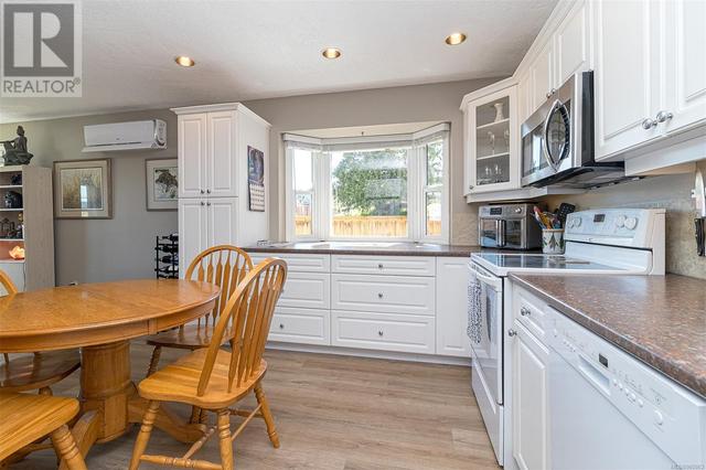 1669 Robert St, House detached with 3 bedrooms, 1 bathrooms and 3 parking in North Cowichan BC | Image 11