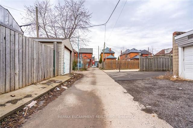 360 Cannon St E, House detached with 4 bedrooms, 3 bathrooms and 7 parking in Hamilton ON | Image 30