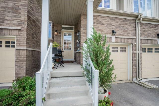 132 Matthewson Ave, House attached with 3 bedrooms, 3 bathrooms and 1 parking in Bradford West Gwillimbury ON | Image 2