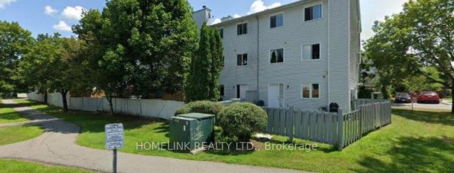 93 - 68 93 Castlegreen Private, Townhouse with 6 bedrooms, 2 bathrooms and 2 parking in Ottawa ON | Image 2