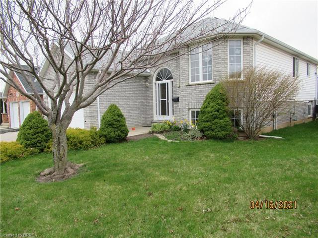 8 Avey Street, House detached with 3 bedrooms, 2 bathrooms and 4 parking in Brantford ON | Image 2