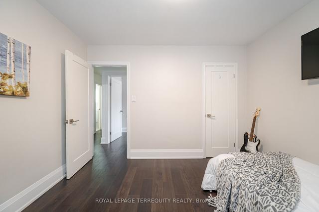 209 Pellatt Ave S, House semidetached with 3 bedrooms, 3 bathrooms and 7 parking in Toronto ON | Image 13