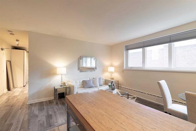 4 - 75 Scarborough Rd, Condo with 2 bedrooms, 1 bathrooms and 1 parking in Toronto ON | Image 17