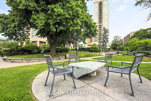 ph24 - 400 Walmer Rd, Condo with 2 bedrooms, 2 bathrooms and 2 parking in Toronto ON | Image 33