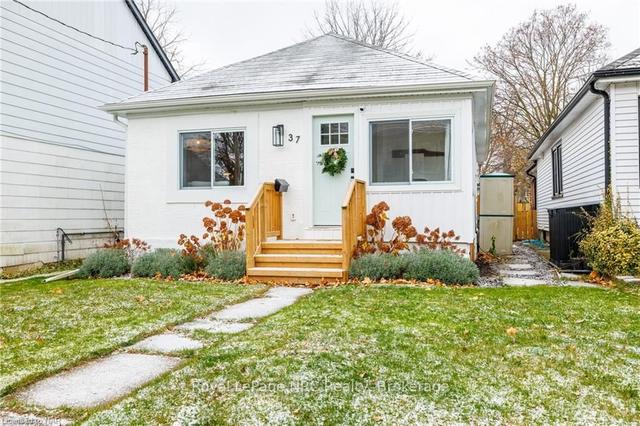 37 Lock St, House detached with 2 bedrooms, 1 bathrooms and 0 parking in St. Catharines ON | Image 1