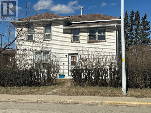 4726 47 Street, House detached with 2 bedrooms, 2 bathrooms and 4 parking in Olds AB | Image 1