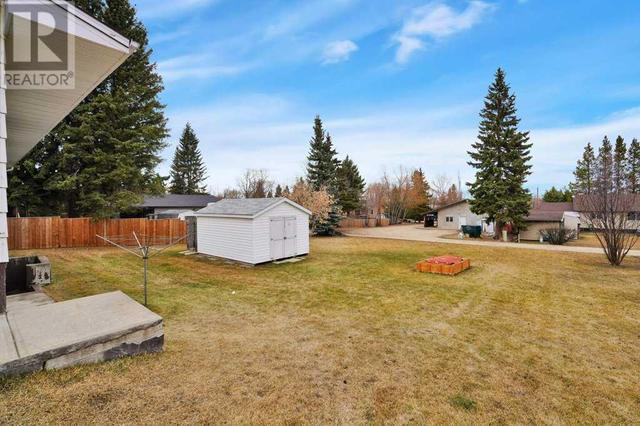 18 50 Avenue, House detached with 3 bedrooms, 1 bathrooms and 2 parking in Ponoka County AB | Image 44
