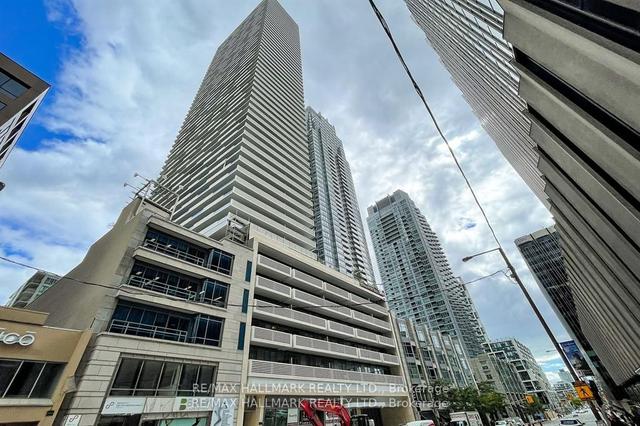 4702 - 2221 Yonge St, Condo with 2 bedrooms, 2 bathrooms and 1 parking in Toronto ON | Image 1
