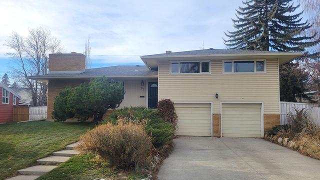 53 Cherovan Drive Sw, House detached with 4 bedrooms, 2 bathrooms and 4 parking in Calgary AB | Image 2