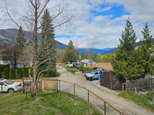402 Innes Street W, House detached with 3 bedrooms, 2 bathrooms and 4 parking in Nelson BC | Image 45