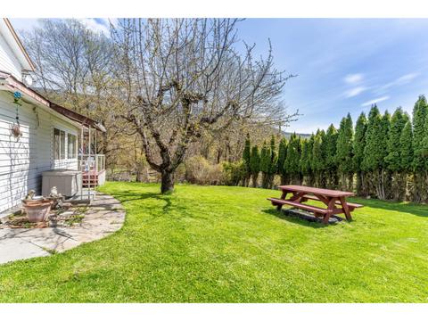 5469 Cory Road, House detached with 1 bedrooms, 2 bathrooms and null parking in Central Kootenay A BC | Card Image