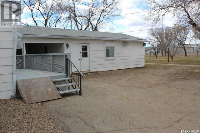 393 4th Street W, House detached with 2 bedrooms, 1 bathrooms and null parking in Shaunavon SK | Image 17