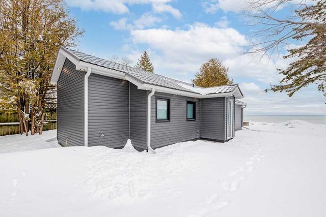 63 Cedar Crest Beach Rd, House detached with 3 bedrooms, 2 bathrooms and 2 parking in Clarington ON | Image 1