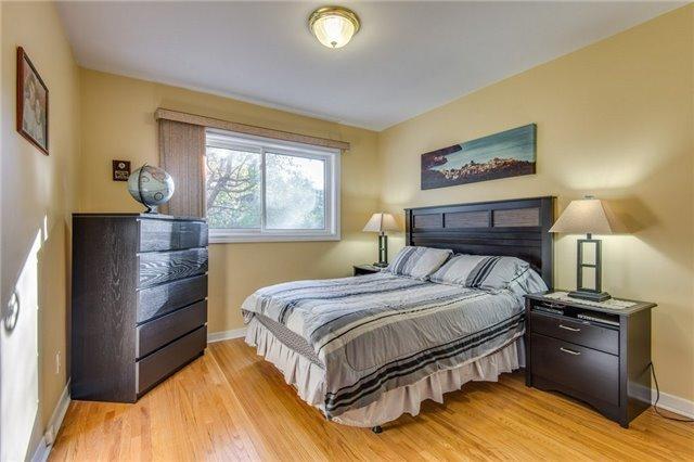 104 Willowridge Rd, House semidetached with 4 bedrooms, 2 bathrooms and 3 parking in Toronto ON | Image 11