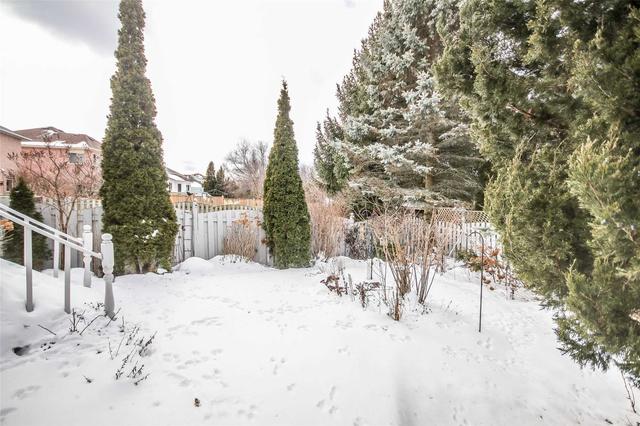 1886 Edenwood Dr, House detached with 3 bedrooms, 1 bathrooms and 2 parking in Oshawa ON | Image 5