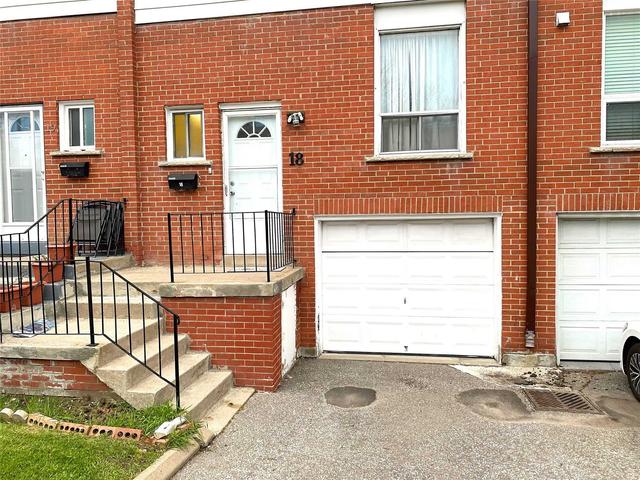 18 - 7560 Goreway Dr, Townhouse with 3 bedrooms, 3 bathrooms and 2 parking in Mississauga ON | Image 1