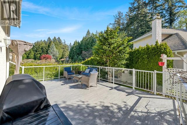 5199 Walema Crt, House detached with 5 bedrooms, 4 bathrooms and 4 parking in Saanich BC | Image 40