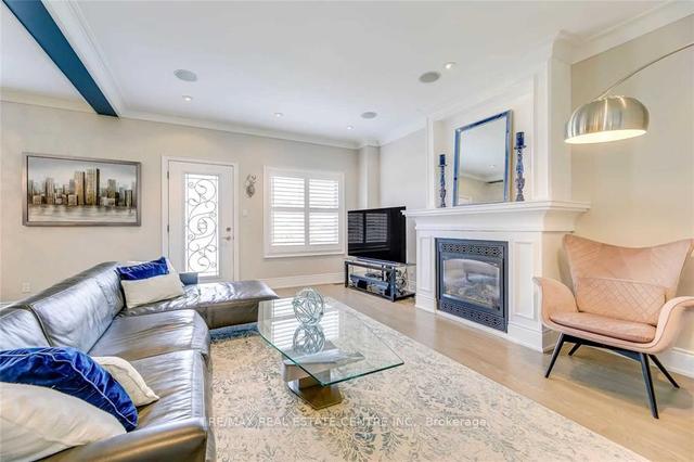 47 Benson Ave, House semidetached with 4 bedrooms, 5 bathrooms and 5 parking in Mississauga ON | Image 6