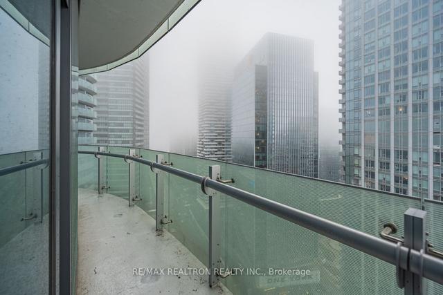 3002 - 12 York St, Condo with 2 bedrooms, 2 bathrooms and 1 parking in Toronto ON | Image 20