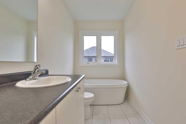 39 Closson Dr, House semidetached with 3 bedrooms, 3 bathrooms and 3 parking in Whitby ON | Image 15