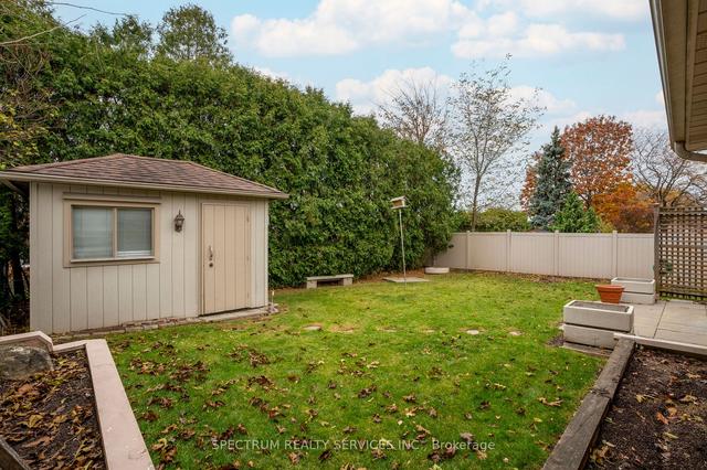 31 Roskell Cres, House detached with 3 bedrooms, 2 bathrooms and 6 parking in Toronto ON | Image 31