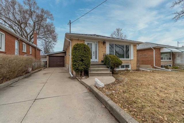 34 Waxham Rd, House detached with 3 bedrooms, 2 bathrooms and 4 parking in Toronto ON | Image 12