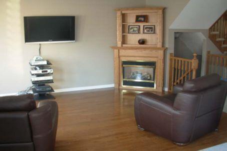 131 Swift Cres, House detached with 3 bedrooms, 2 bathrooms and 2 parking in Guelph ON | Image 3