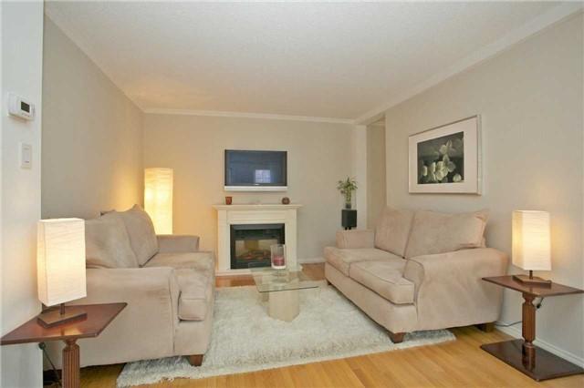 80 Mccleave Cres, House attached with 3 bedrooms, 3 bathrooms and 4 parking in Brampton ON | Image 3