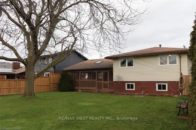 7094 Casey St, House detached with 3 bedrooms, 2 bathrooms and 1 parking in Niagara Falls ON | Image 12