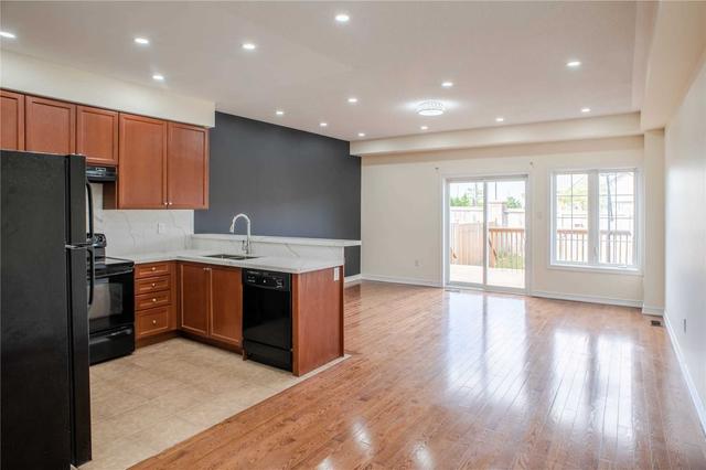 136 Frenchpark Circ, House attached with 3 bedrooms, 4 bathrooms and 4 parking in Brampton ON | Image 27