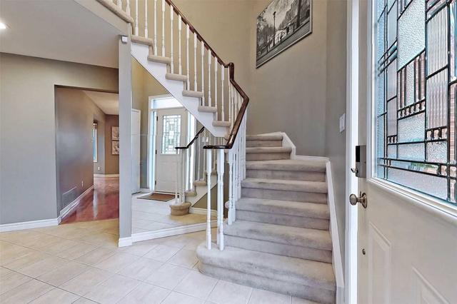 81 Beaumont Pl, Townhouse with 3 bedrooms, 3 bathrooms and 2 parking in Vaughan ON | Image 7