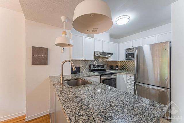 183 Kinross Private, Townhouse with 2 bedrooms, 2 bathrooms and 2 parking in Ottawa ON | Image 6