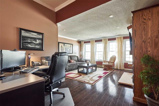 1240 Engel Crt, House detached with 4 bedrooms, 4 bathrooms and 6 parking in Pickering ON | Image 2