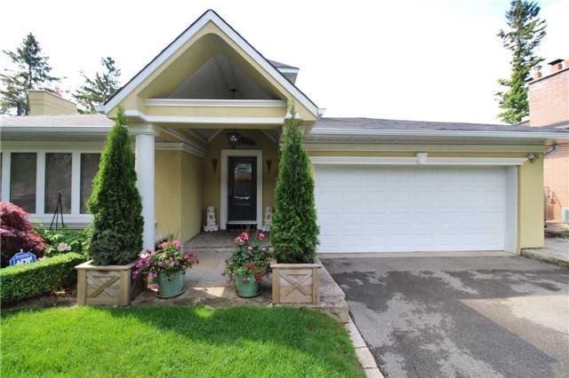 53 Hawksbury Dr, House detached with 3 bedrooms, 3 bathrooms and 4 parking in Toronto ON | Image 2