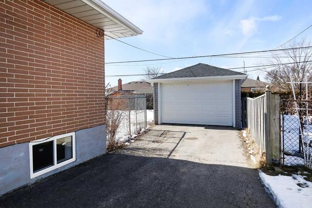 416 Stevenson Rd N, House detached with 3 bedrooms, 2 bathrooms and 6 parking in Oshawa ON | Image 26