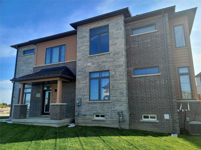 194 Tango Cres, House semidetached with 4 bedrooms, 3 bathrooms and 3 parking in Newmarket ON | Card Image