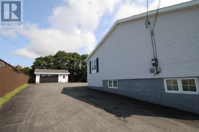 998 Topsail Road, House other with 5 bedrooms, 2 bathrooms and null parking in Mount Pearl NL | Image 2