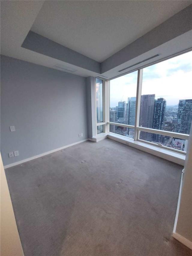 4204 - 180 University Ave, Condo with 1 bedrooms, 1 bathrooms and 1 parking in Toronto ON | Image 3