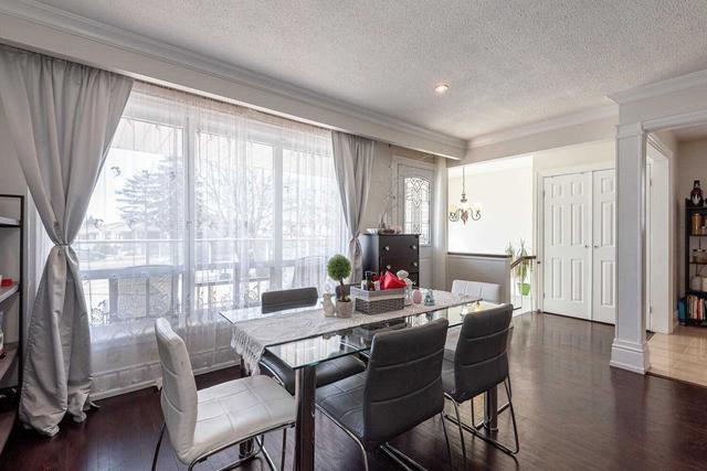 795 Consort Cres, House semidetached with 3 bedrooms, 2 bathrooms and 6 parking in Mississauga ON | Image 3