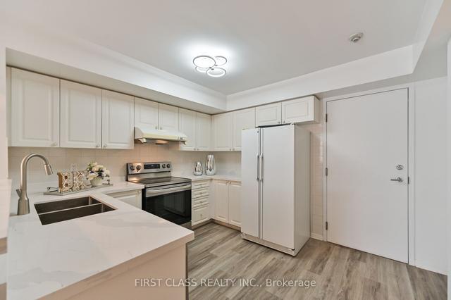 1602 - 28 Sommerset Way, Townhouse with 2 bedrooms, 2 bathrooms and 1 parking in Toronto ON | Image 2