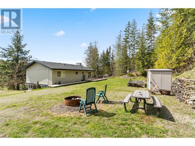 6823 Charleson Road, House detached with 4 bedrooms, 2 bathrooms and null parking in Columbia Shuswap F BC | Image 54